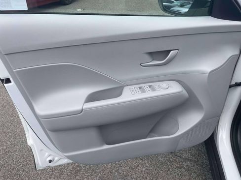 Used 2024 Hyundai Kona SEL AWD/4WD image 16