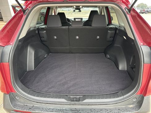 Used 2022 Toyota RAV4 LE image 16