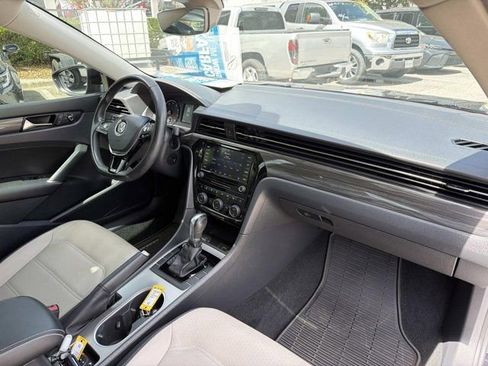 Used 2020 Volkswagen Passat 2.0T R-Line image 18