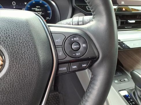 Used 2023 Toyota Venza Limited image 31