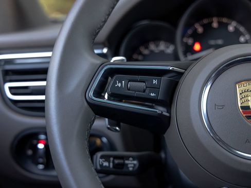 Certified 2026 Porsche Macan AWD/4WD image 30