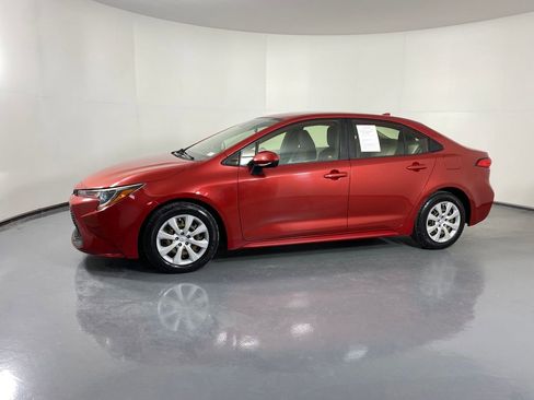 Used 2020 Toyota Corolla LE image 3