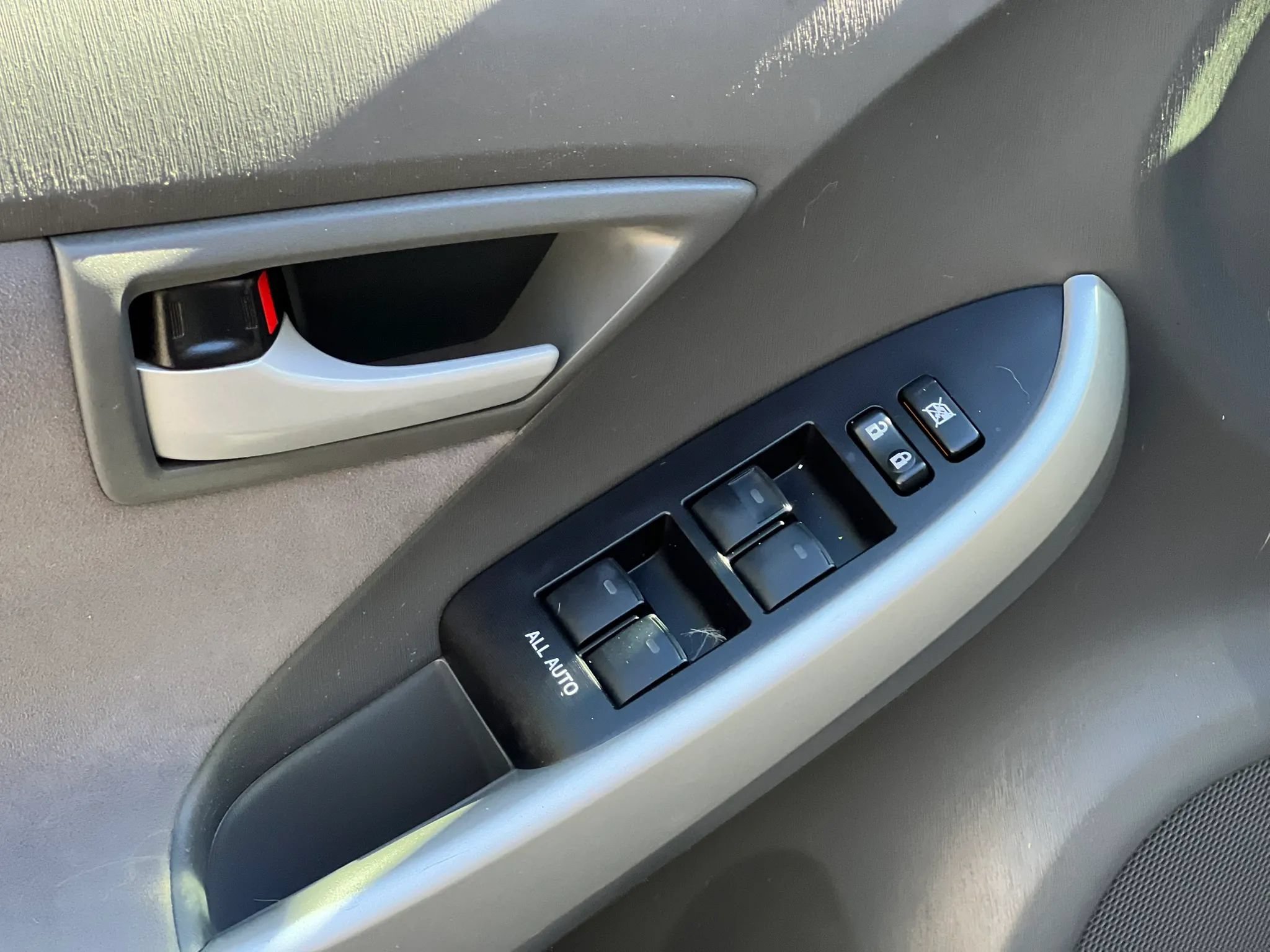 Used 2010 Toyota Prius Five FWD image 28