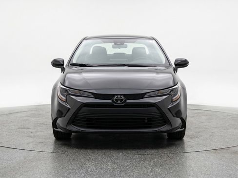 Used 2025 Toyota Corolla LE FWD image 2