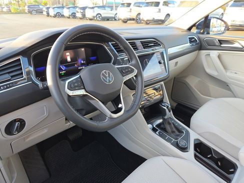 Used 2023 Volkswagen Tiguan SE image 7