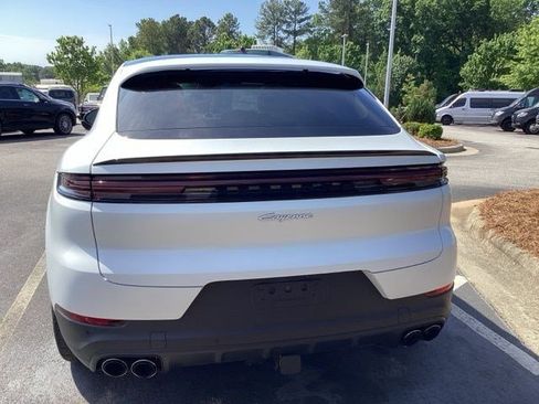 Used 2026 Porsche Cayenne E-Hybrid AWD/4WD image 3