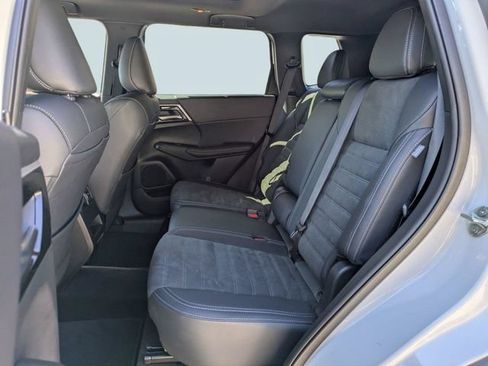 Used 2024 Mitsubishi Outlander SE FWD image 15