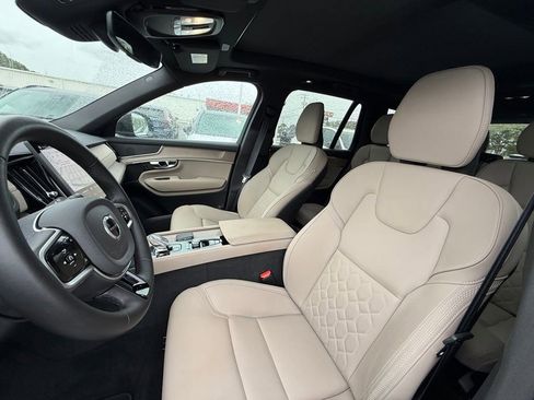Used 2025 Volvo XC90 B5 Core AWD/4WD image 4