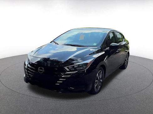 Used 2025 Nissan Versa SV FWD image 8