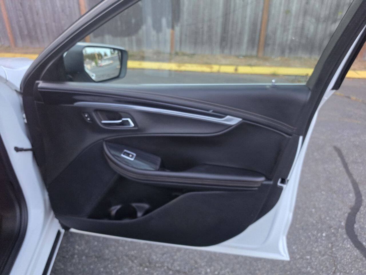 Used 2016 Chevrolet Impala LT FWD image 39