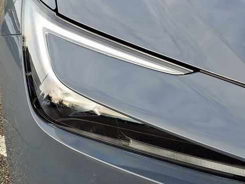 Certified 2025 Toyota Prius Plug-In Hybrid image 9