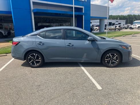 Used 2025 Nissan Sentra SV FWD image 4