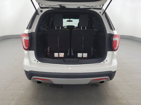 Used 2016 Ford Explorer XLT image 29