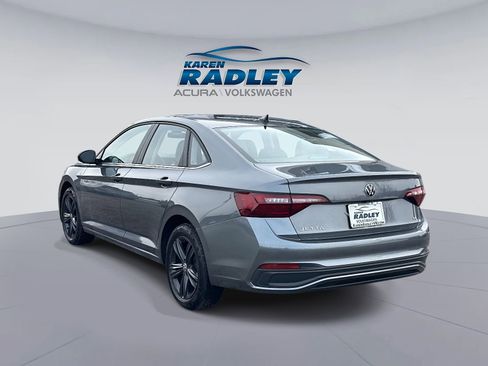 Certified 2024 Volkswagen Jetta SE w/ Panoramic Sunroof Package image 4