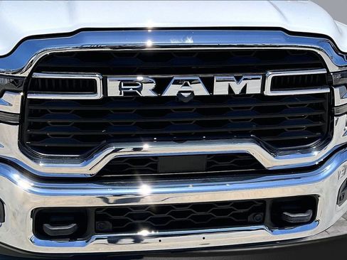 Certified 2025 RAM 2500 Big Horn AWD/4WD image 30
