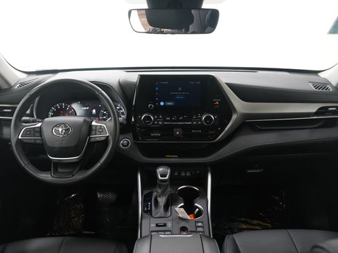 Used 2024 Toyota Highlander XLE image 18