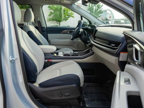 New 2026 Kia Carnival SX w/ SX Dark Edition Package FWD image 10