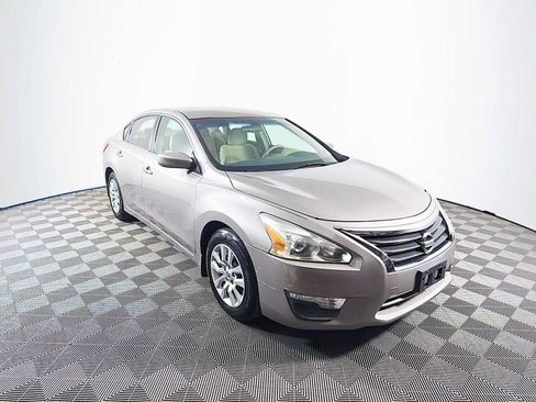 Used 2013 Nissan Altima 2.5 S FWD image 3