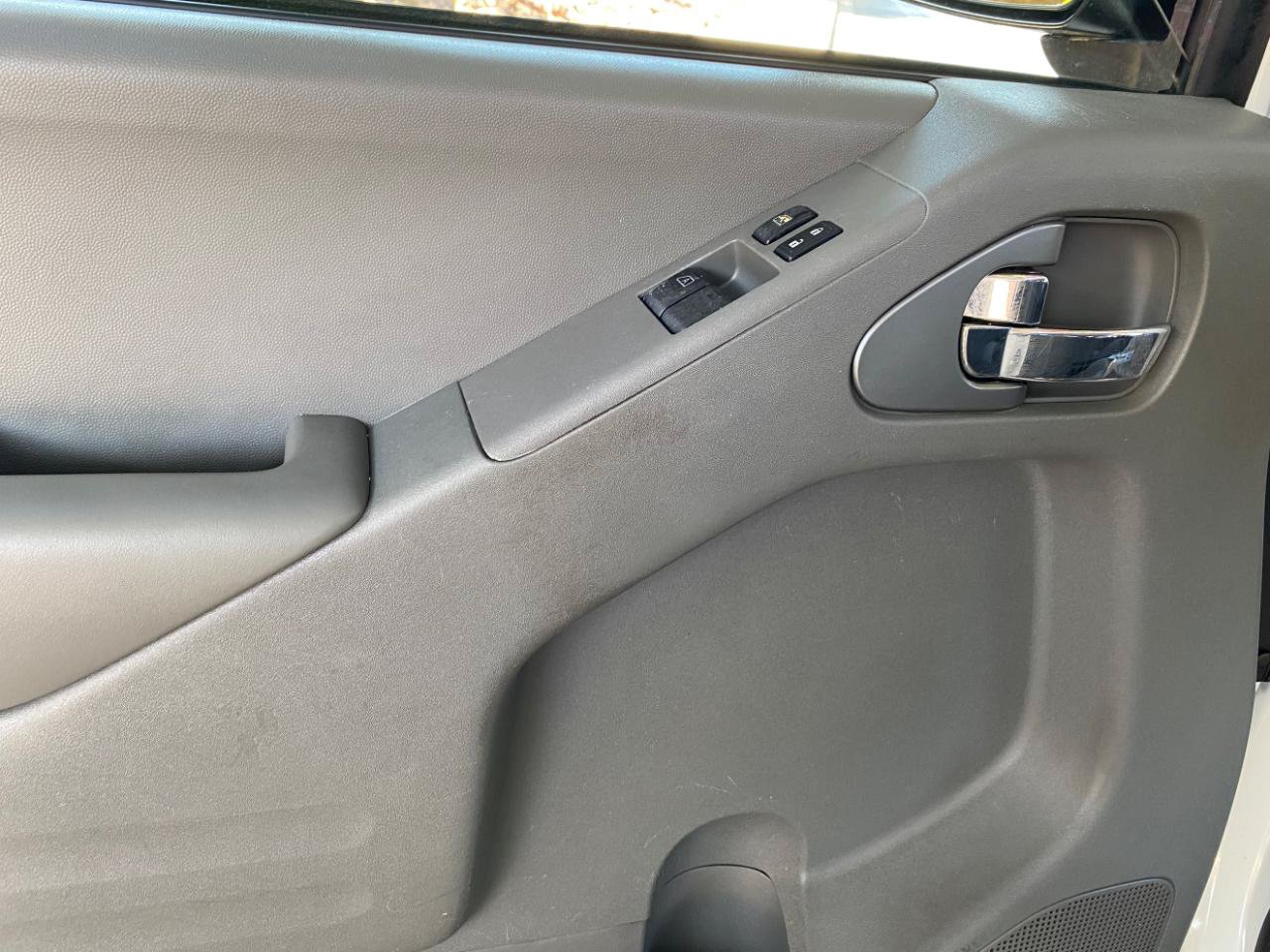 Used 2020 Nissan Frontier S RWD image 9