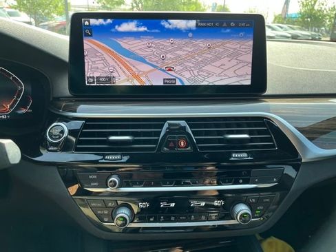 Used 2022 BMW 530i xDrive w/ M Sport Package image 8