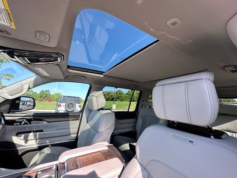 Used 2023 Jeep Grand Wagoneer 4WD image 25