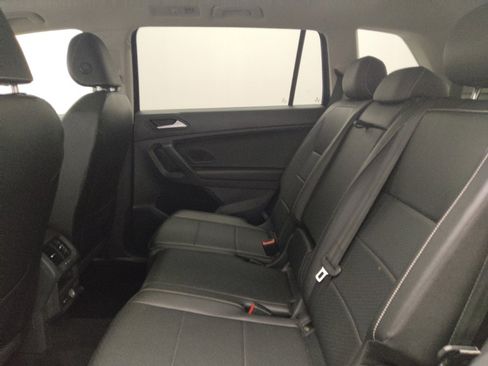 Used 2021 Volkswagen Tiguan SEL image 18