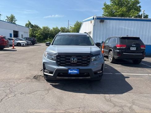 Used 2024 Honda Passport TrailSport image 3