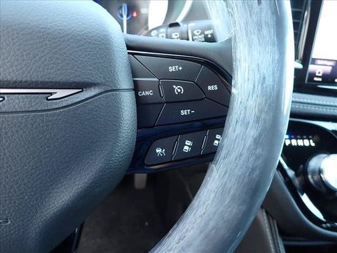 New 2027 Chrysler Pacifica Limited FWD image 17
