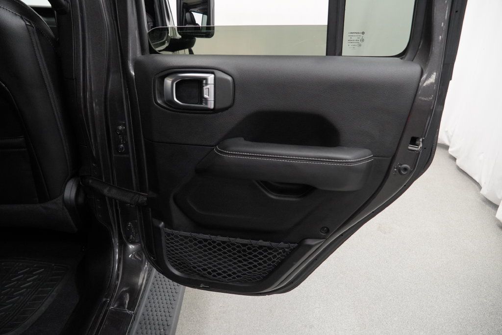 Used 2020 Jeep Wrangler Unlimited Sahara w/ Cold Weather Group AWD/4WD image 28
