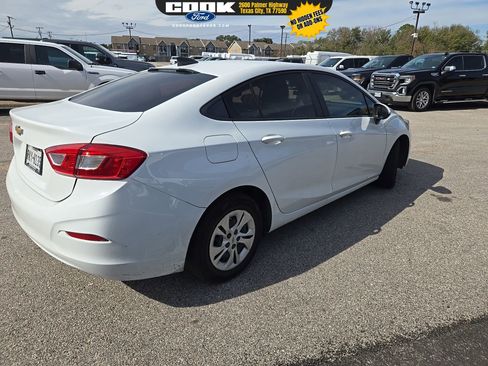 Used 2019 Chevrolet Cruze LS image 9