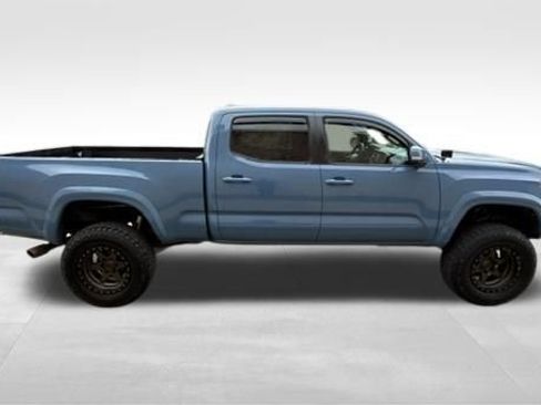Used 2019 Toyota Tacoma TRD Sport AWD/4WD image 4