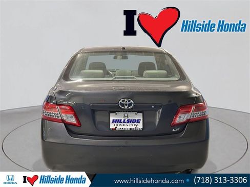 Used 2010 Toyota Camry LE image 5