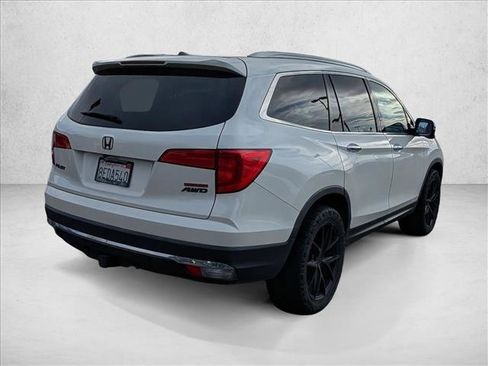 Used 2018 Honda Pilot Touring image 5