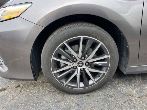 Used 2022 Toyota Camry XLE image 7