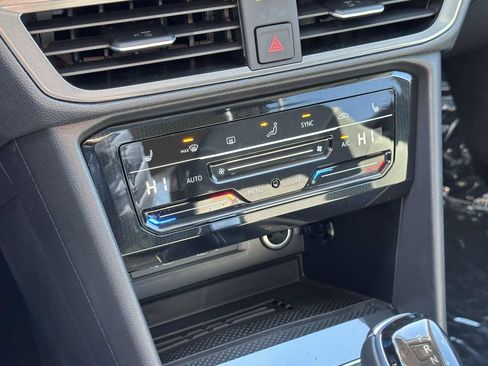 New 2025 Volkswagen Taos SE AWD/4WD image 22