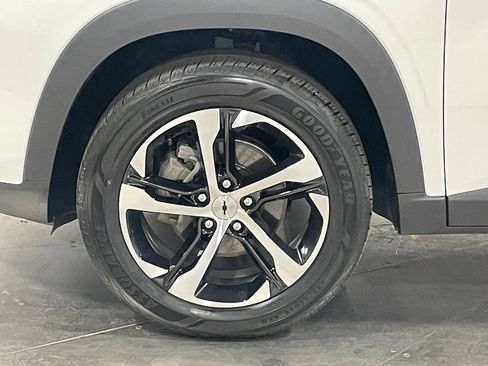 Used 2024 Chevrolet Trax RS FWD image 16
