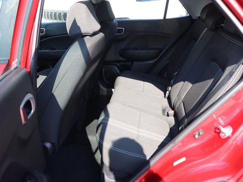 Used 2023 Hyundai Venue SEL FWD image 6