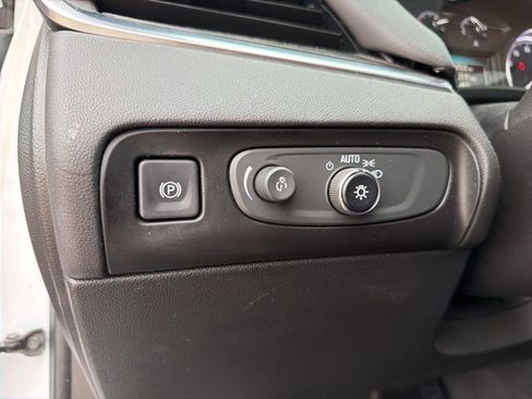 Used 2019 Buick Enclave Essence image 19