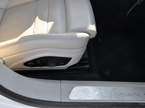 Certified 2022 Porsche Panamera 4 image 15