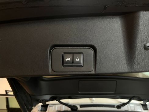 Used 2025 Nissan Rogue SV image 23