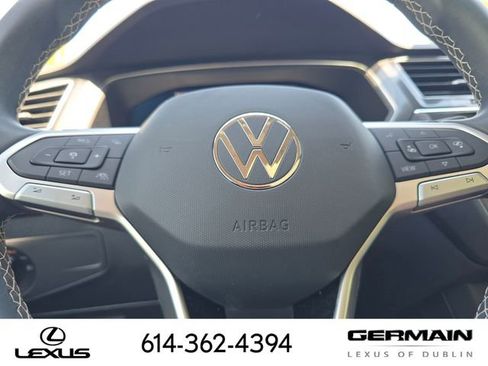 Used 2023 Volkswagen Tiguan SE w/ Panoramic Sunroof Package AWD/4WD image 29