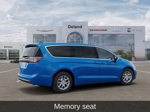 New 2026 Chrysler Pacifica Select FWD image 4