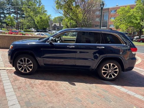 Used 2017 Jeep Grand Cherokee Overland AWD/4WD image 6