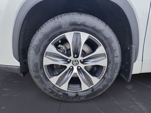 Certified 2022 Toyota Highlander XLE image 14