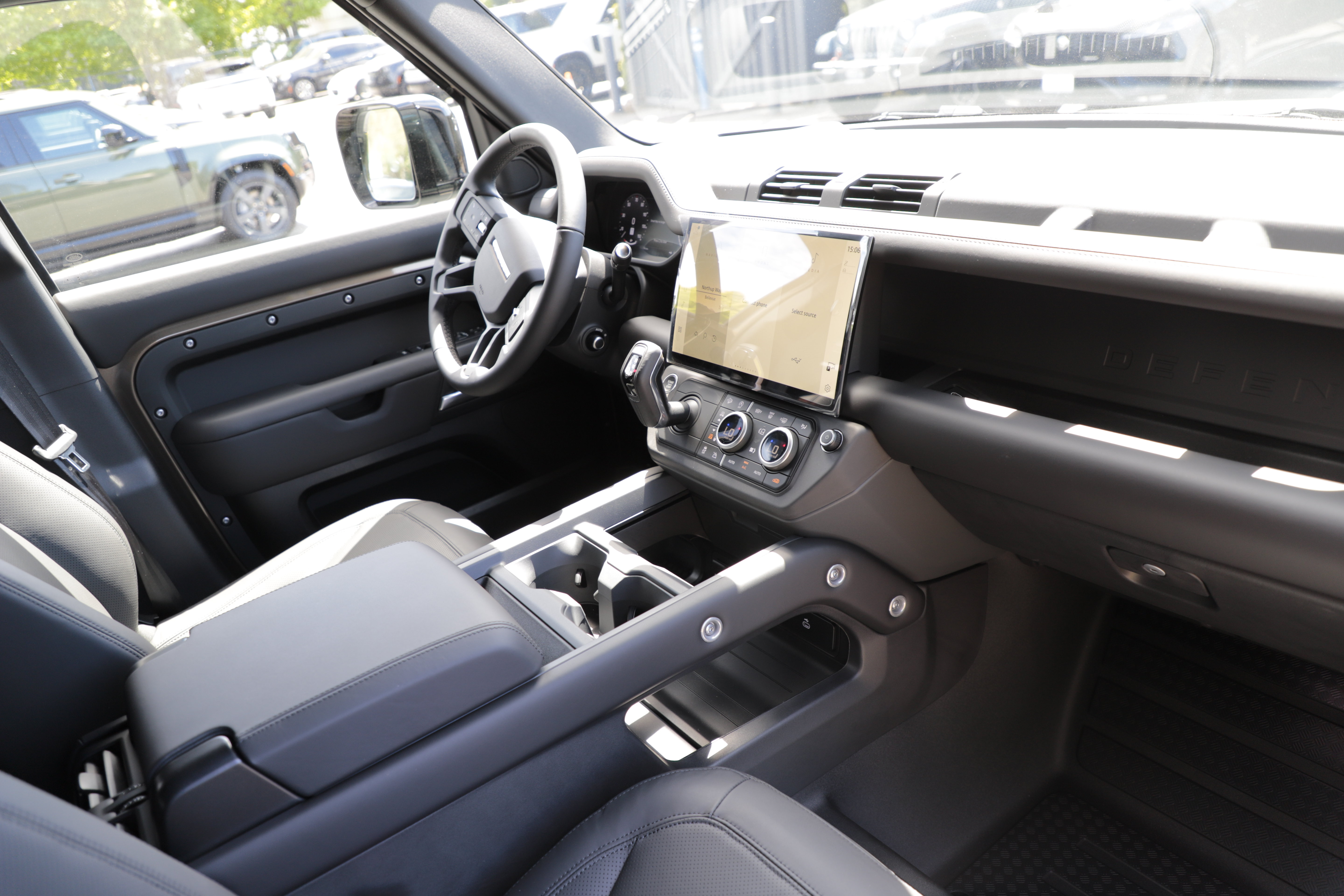 New 2026 Land Rover Defender 110 X-Dynamic SE AWD/4WD image 9