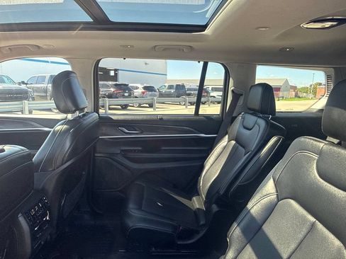 Used 2023 Jeep Grand Cherokee L Limited w/ Luxury Tech Group II AWD/4WD image 28
