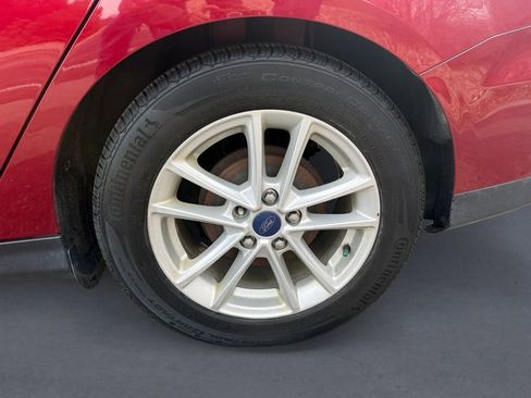 Used 2015 Ford Focus SE w/ Reverse Sensing Package image 14