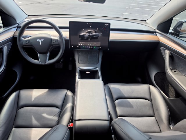 Used 2024 Tesla Model Y 2WD image 23
