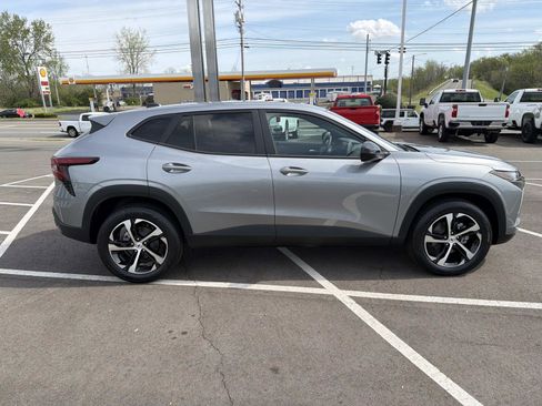 New 2026 Chevrolet Trax RS w/ Sunroof Package FWD image 15