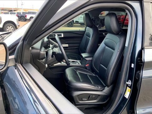 Certified 2022 Ford Explorer XLT w/ Equipment Group 202A image 7